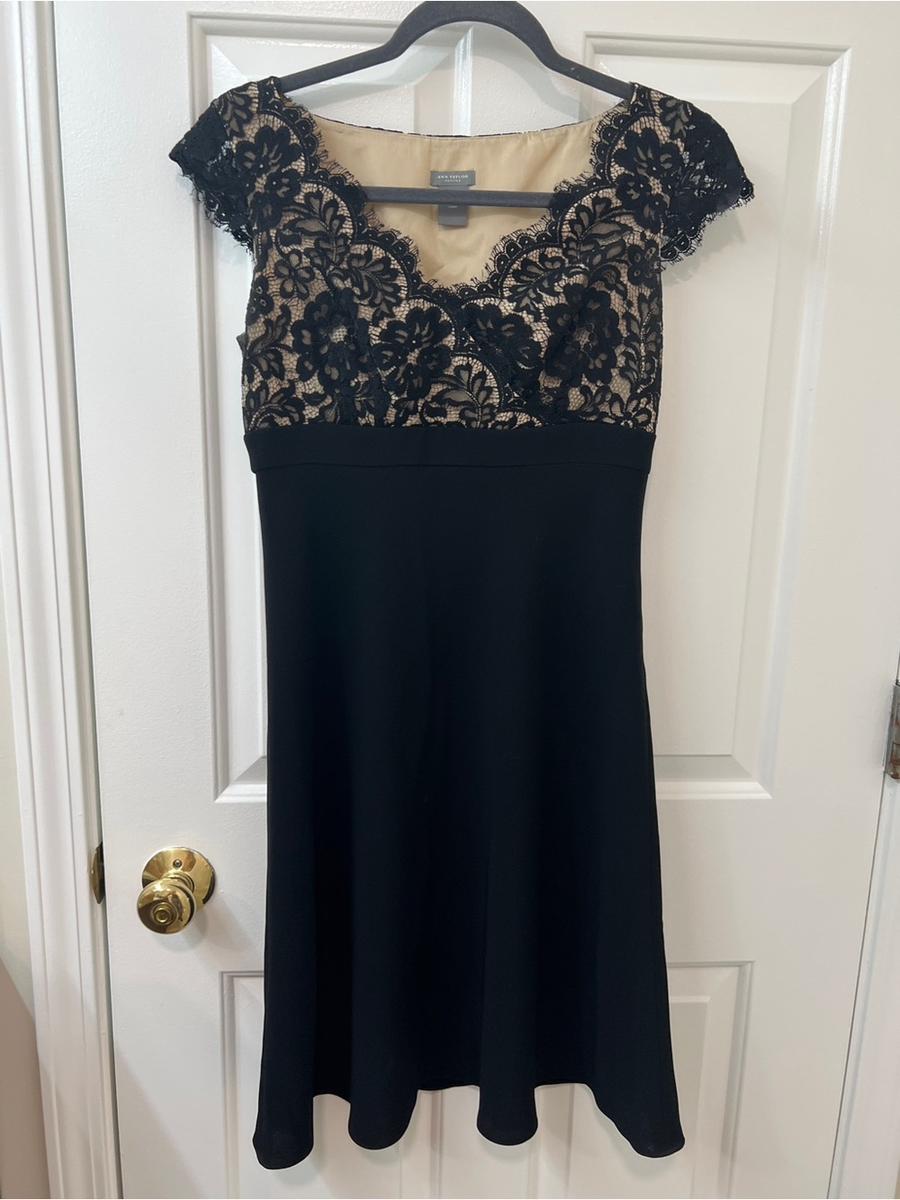 Ann Taylor Black Lace Chemise with Nude Underlay size 2Petite
